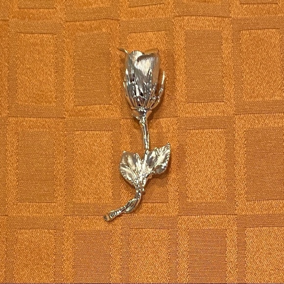 Silver Toned Rosebud Brooch Pin - Picture 1 of 2